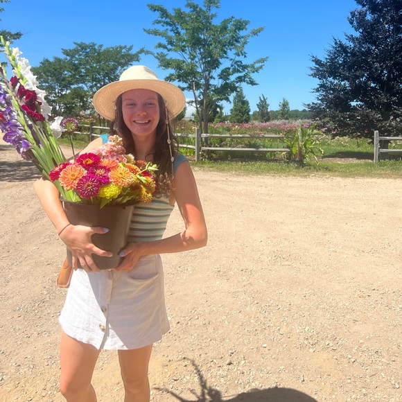 Meet your Posher, Elaine - Picture 4 of 4